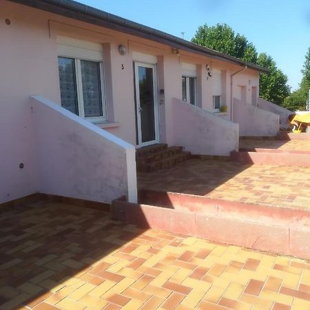 Logement de plein pied à MIRECOURT Extérieur photo