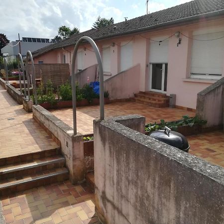 Logement de plein pied à MIRECOURT Extérieur photo