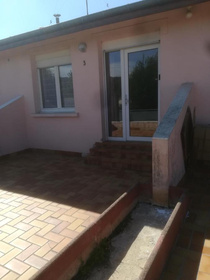 Logement de plein pied à MIRECOURT Extérieur photo