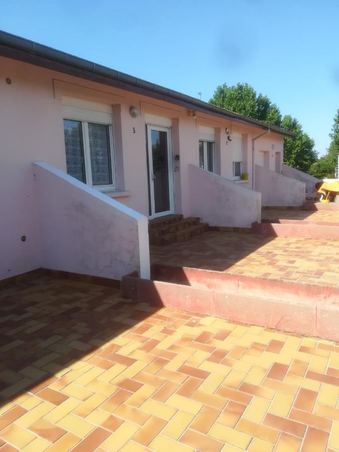 Logement de plein pied à MIRECOURT Extérieur photo
