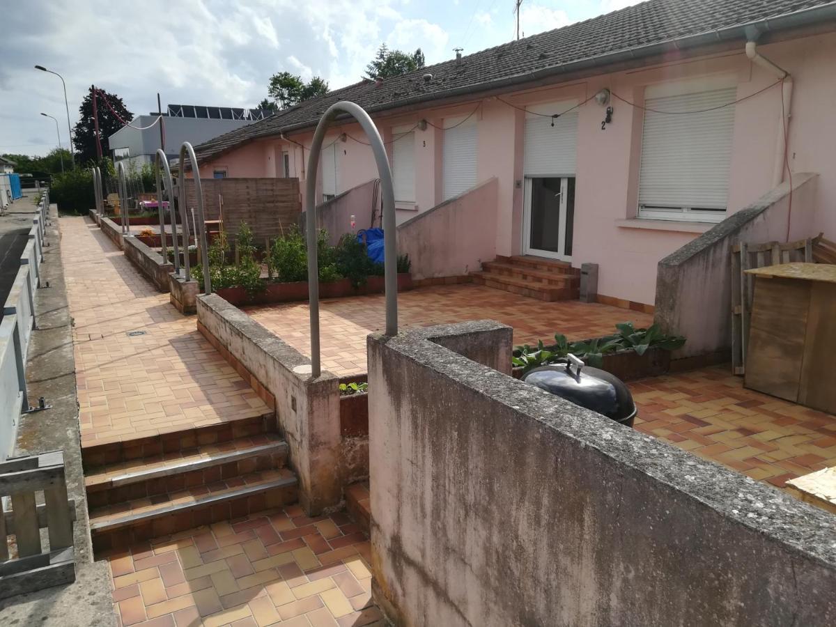 Logement de plein pied à MIRECOURT Extérieur photo